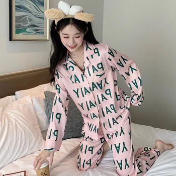 Пижама с буквенным принтом 2шт Комплект пижамы с брюками Атласный лацкан Пижамы Ночная рубашка на пуговицах Домашняя одежда Новогодняя пижама